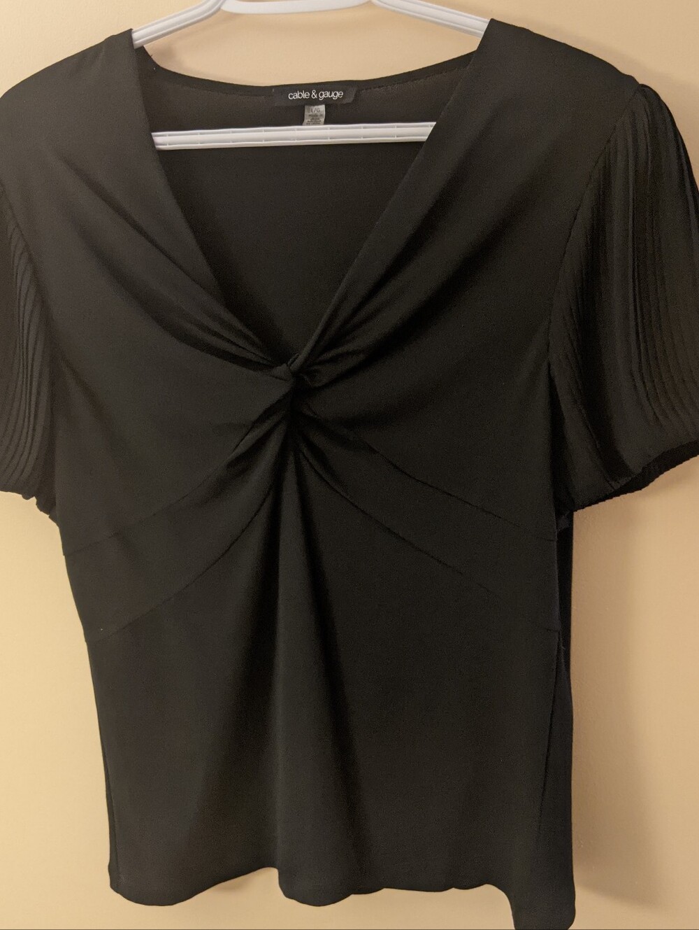 Cable & Gauge Black Twist-Front Pleated Sleeve Blouse Top L / G